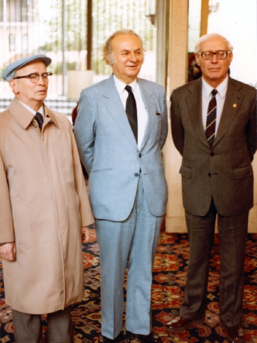 Grandmasters Sammy Reshevsky and Reuben Fine, and Misha Donskoy, Kaissa chess computer developer, attended the 4th World Computer Chess Championship, New York City, New York