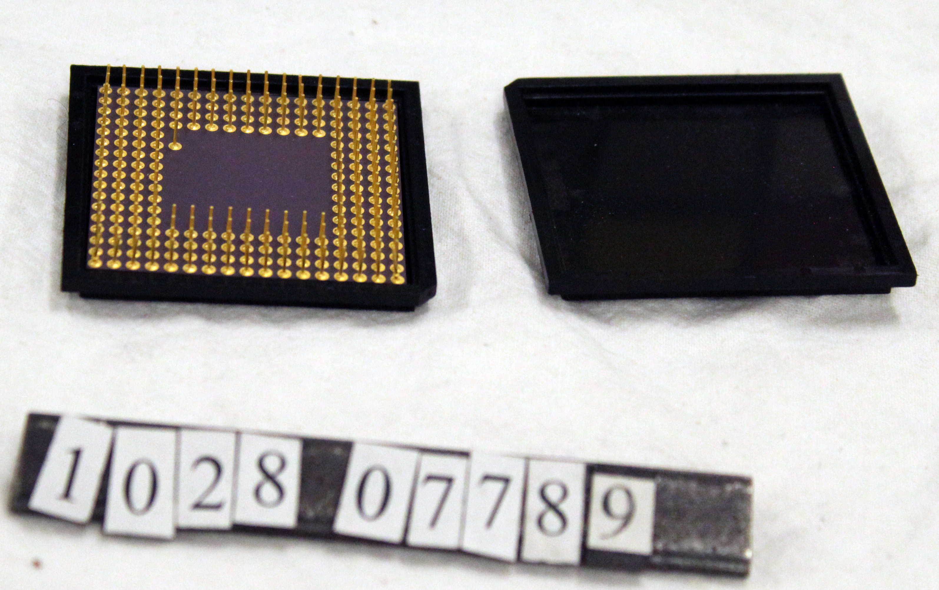 Integrated circuit 102807789 CHM