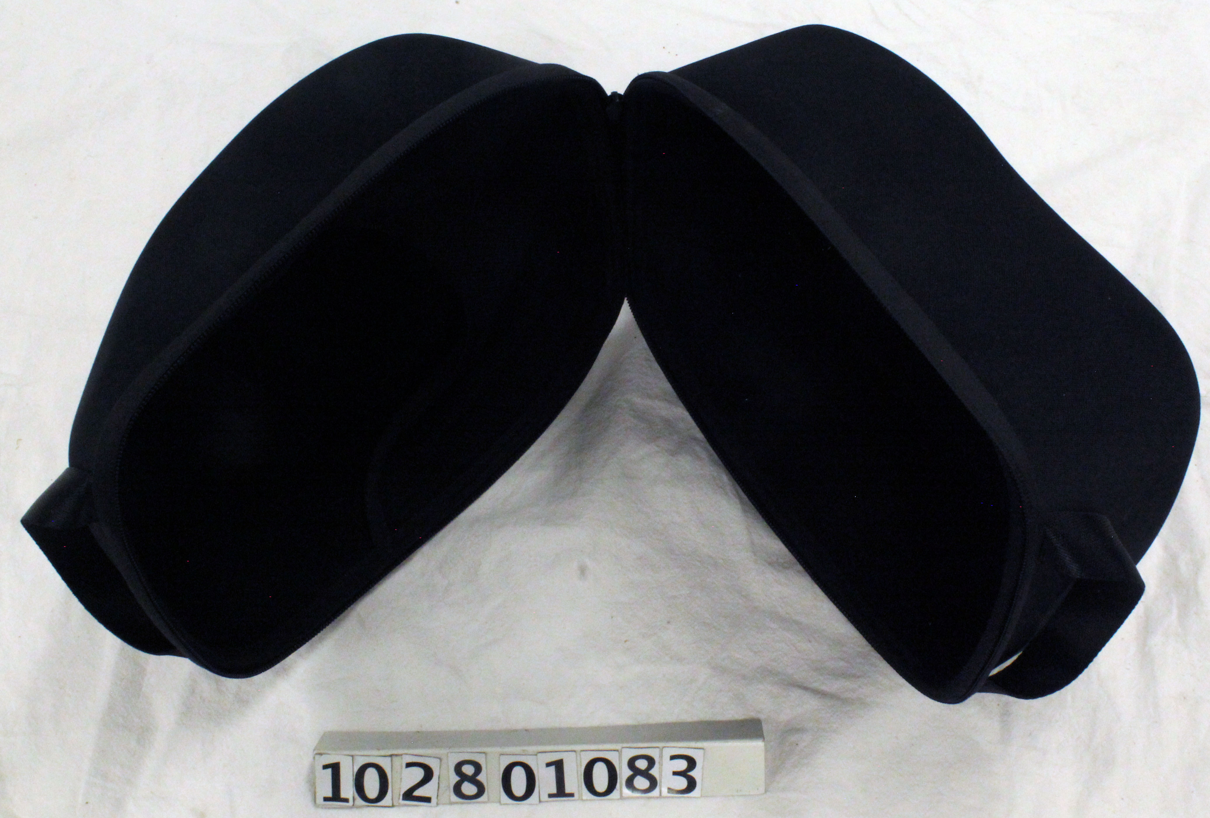 Vive VR headset case 102801083 Computer History Museum