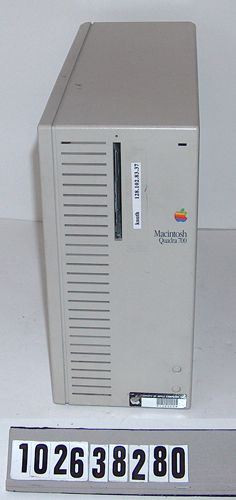 Macintosh Quadra 700 computer | 102638280 | Computer History Museum