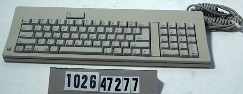 Macintosh LC keyboard | 102647277 | Computer History Museum