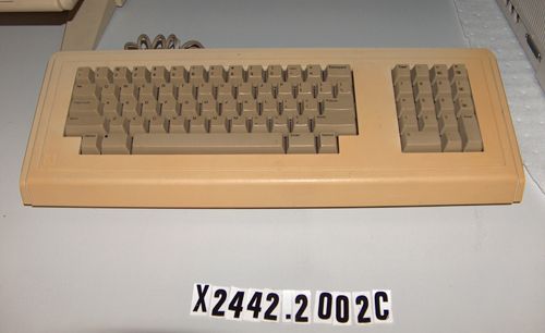 Apple LISA 2 keyboard | X2442.2002C | Computer History Museum