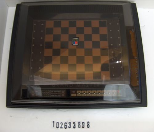 Electronic GrandMaster chess game, 102633898